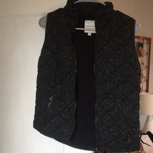 Black & gray speckled vest